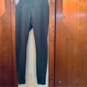 Ankle length soft leggings size M